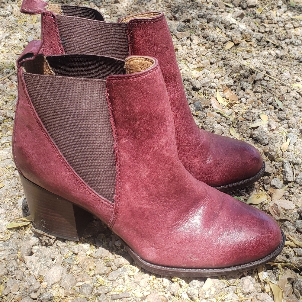 Sofft Chelsea boots